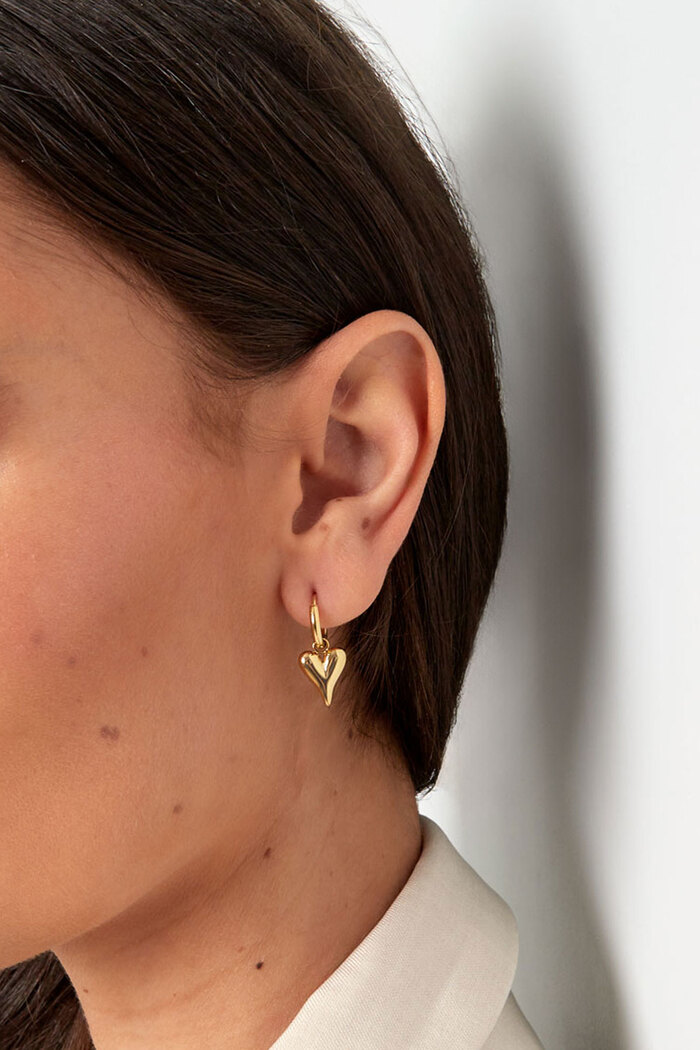Herzförmige Ohrringe aus Edelstahl – Gold Bild3